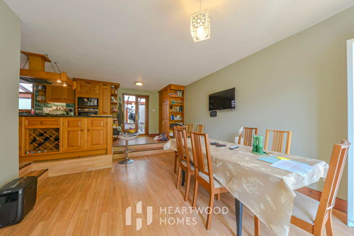 4 Bedroom Detached House For Sale In London Road, St. Albans, AL1