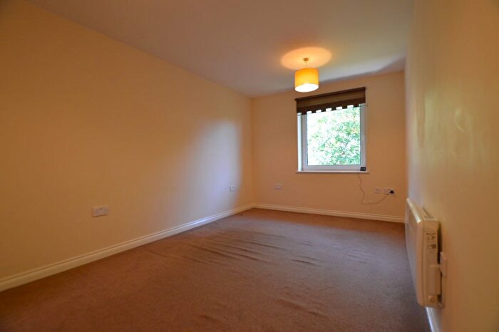 2 Bedroom Flat For Sale In Maplehurst Close, Dartford, DA2
