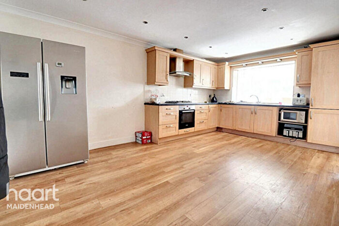 4 Bedroom Detached House For Sale In Heathermount, Bracknell, RG12