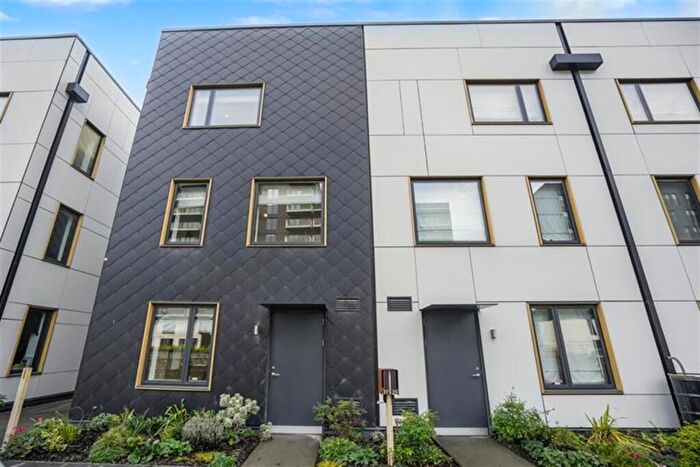 4 Bedroom End Of Terrace House To Rent In Bedroom End Of Terrace House In Solar Avenue, Leeds, LS9