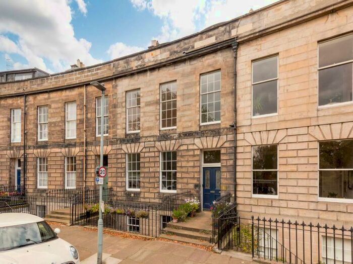 2 Bedroom Flat To Rent In Claremont Crescent, New Town, Edinburgh, EH7