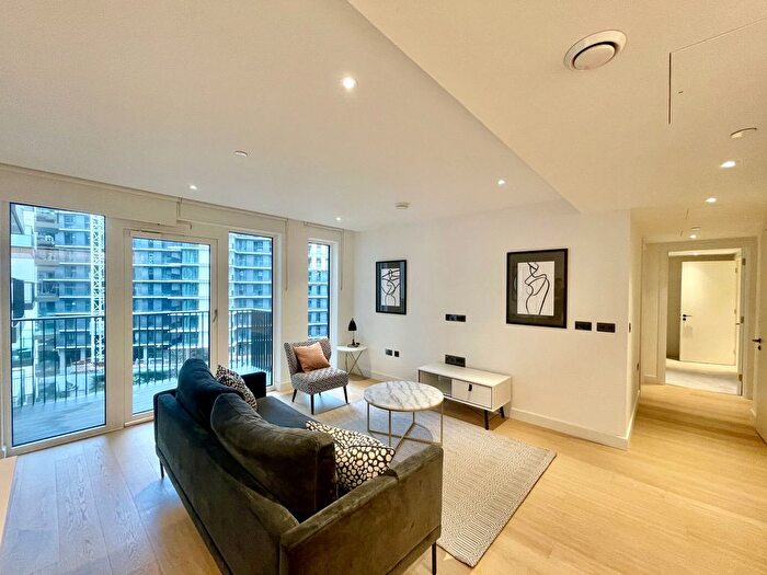 2 Bedroom Flat To Rent In Belvedere Row, London, W12