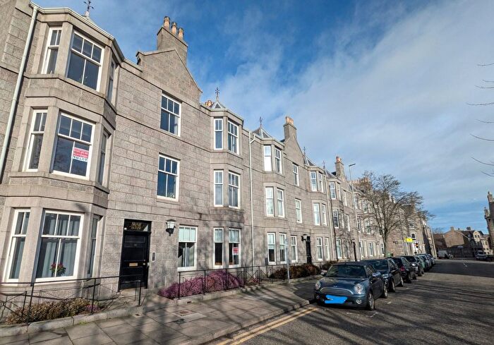 3 Bedroom Flat To Rent In Whitehall Place, Aberdeen, AB25