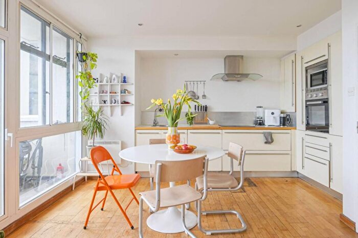 2 Bedroom Flat For Sale In Keeling House, , Bethnal Green, London, E2