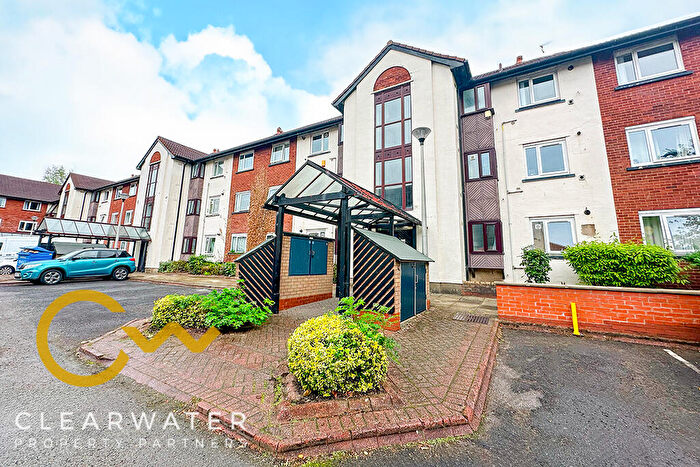 2 Bedroom Flat To Rent In Canterbury Gardens, Salford, M5
