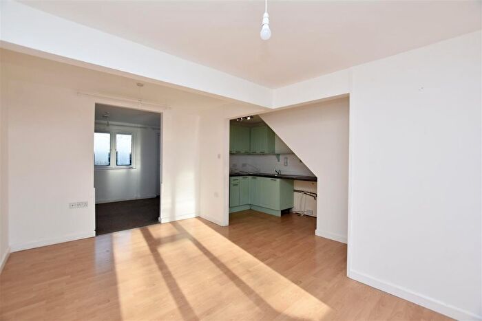 1 Bedroom Flat To Rent In Melrose Walk, Basingstoke, RG24