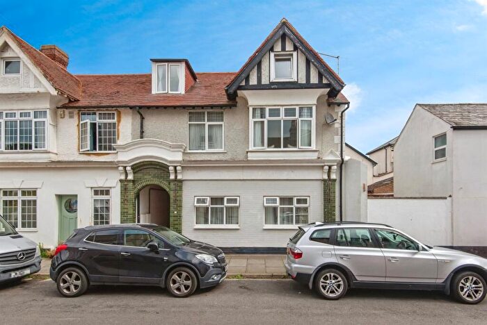 4 Bedroom Semi Detached House For Sale In Western Road, Littlehampton, West Sussex, BN17