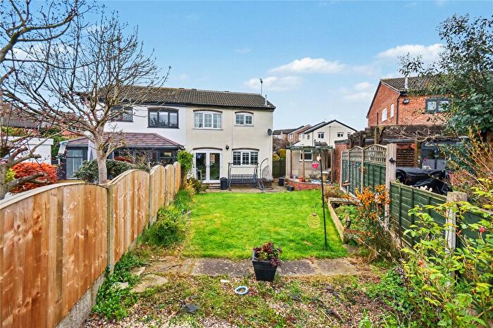 3 Bedroom Semi Detached House For Sale In Greenfield Avenue, Kippax, Leeds, West Yorkshire, LS25