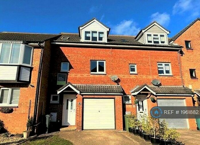 4 Bedroom Terraced House To Rent In Park Mews, Sandown, PO36
