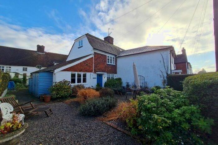 2 Bedroom Property To Rent In The Nook Laddingford, Maidstone, ME18