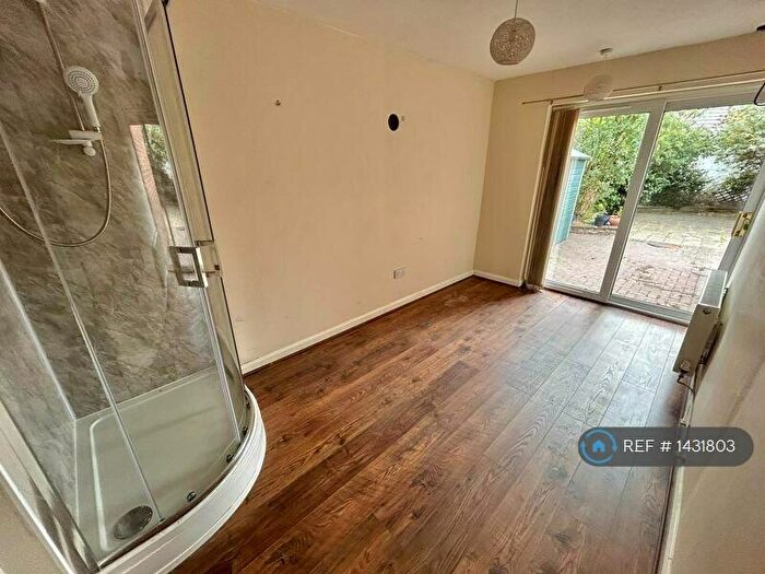 4 Bedroom Semi-Detached House To Rent In Gwynt Y Mor, Conwy, LL32