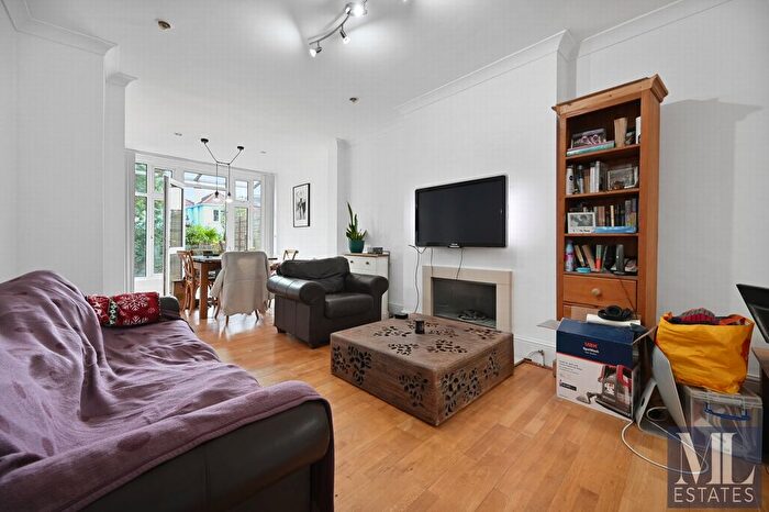 2 Bedroom Flat For Sale In Somali Road, West Hampstead, NW2