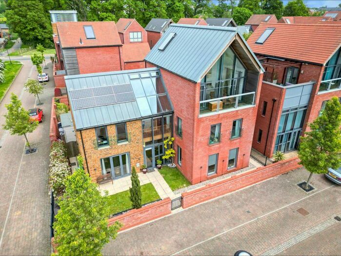 5 Bedroom Detached House To Rent In Parkside, Upton, Northampton, NN5