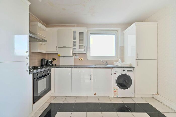 2 Bedroom Flat To Rent In Queensdale Crescent, Holland Park, London, W11