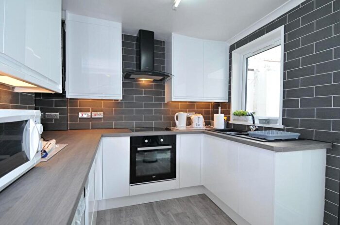 4 Bedroom House To Rent In Wellington Street, Plymouth, PL4