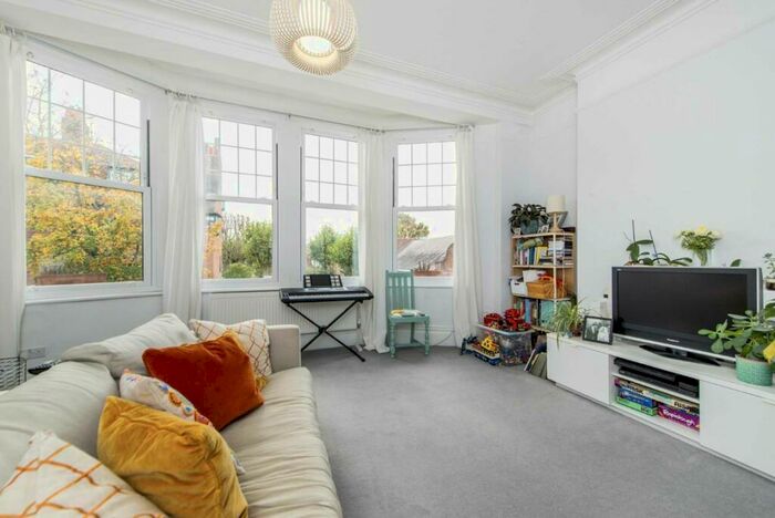 3 Bedroom Flat To Rent In Fortis Green Road, London, N10