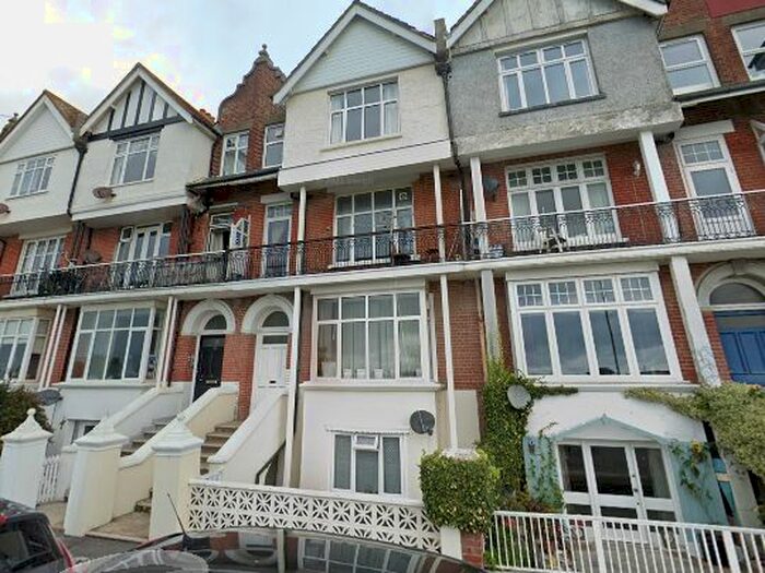 Studio To Rent In South Terrace, Littlehampton, BN17