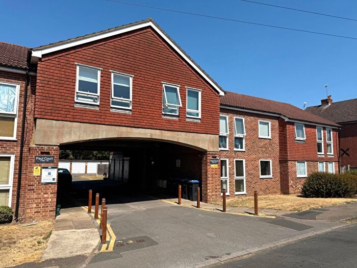 1 Bedroom Flat For Sale In Paul Court Hythe Park Road, Egham, Surrey, TW20