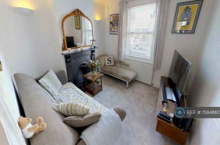 3 Bedroom Semi-Detached House To Rent In George Road, Guildford, GU1