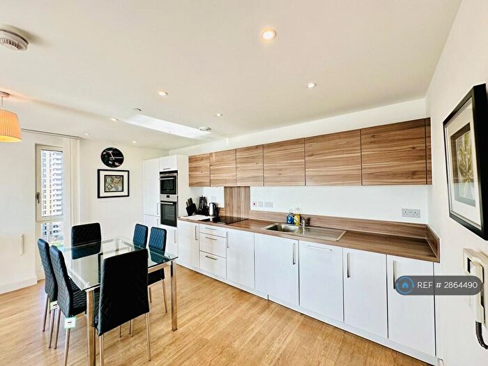 3 Bedroom Flat To Rent In Jefferson Plaza, London, E3