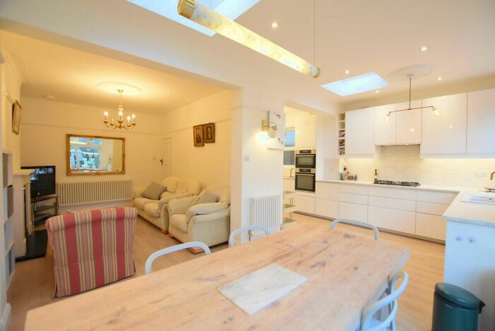 4 Bedroom Semi-Detached House To Rent In Oakfield Road, Finchley, London, N3