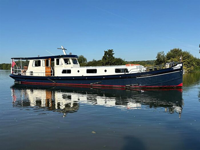 2 Bedroom Houseboat For Sale In Temple Lane, Bisham, SL7