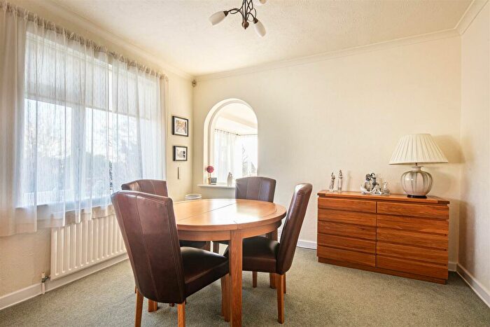 4 Bedroom Detached House For Sale In Halifax Road, Grenoside, S35