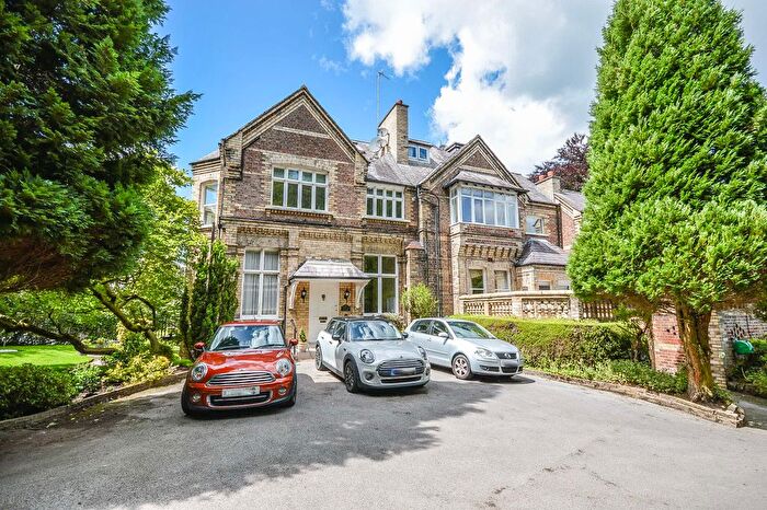 2 Bedroom Flat To Rent In Struan Court, Grey Road, Altrincham, WA14