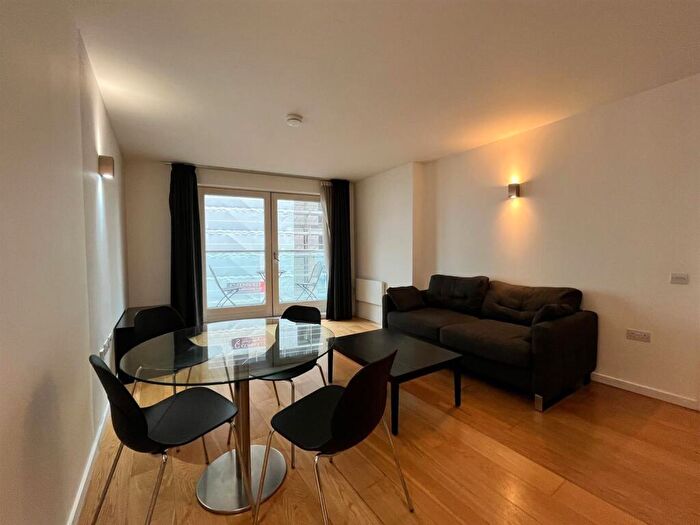 2 Bedroom Flat To Rent In Skyline Central, Goulden Street, Manchester, M4