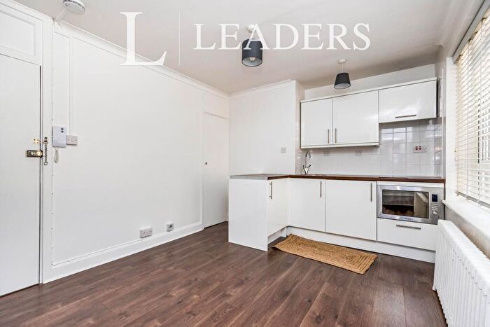 Studio To Rent In High Street, Guildford, GU1