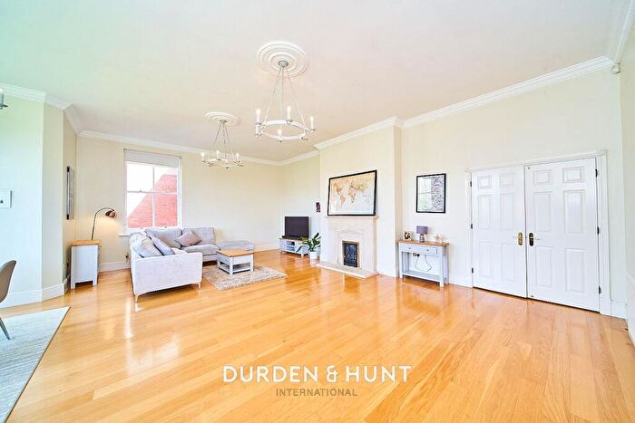 2 Bedroom Apartment To Rent In Osborne House, Repton Park, Woodford Green, IG8