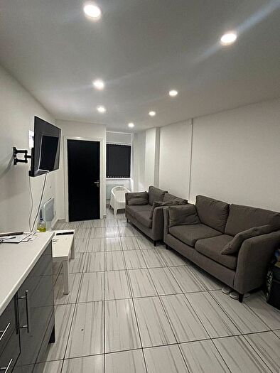 2 Bedroom Maisonette To Rent In Cornwall Street, Cardiff, CF11