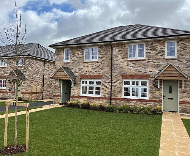 3 Bedroom End Of Terrace House For Sale In Groves Way, Cottenham, Cambridge, CB24