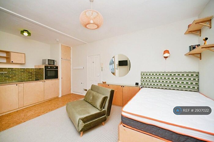Studio To Rent In Clifton Place, Brighton, BN1