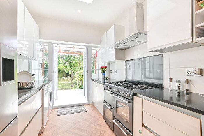 3 Bedroom Maisonette To Rent In Lovat Close, Dollis Hill, London, NW2