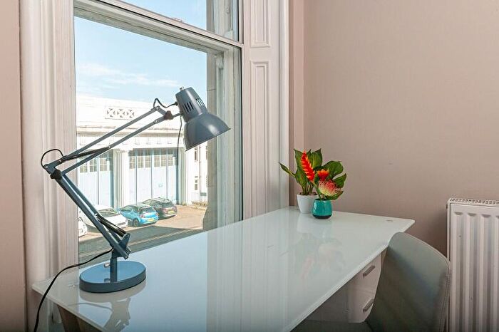 6 Bedroom Apartment To Rent In St. James House, - Portland Terrace, NE2