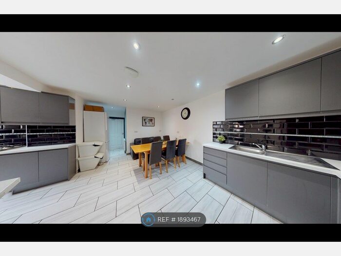 9 Bedroom Semi-Detached House To Rent In Charter Avenue, Coventry, CV4