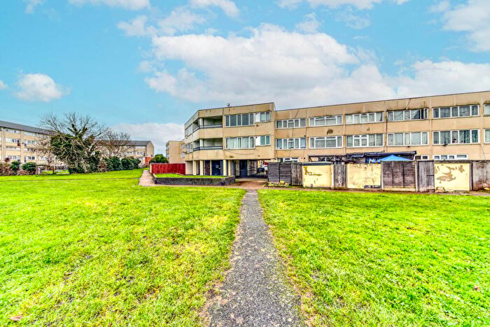 1 Bedroom Flat For Sale In Illingworth Close, Mitcham, CR4