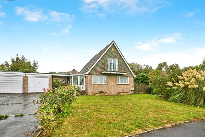 4 Bedroom Bungalow For Sale In Spencer Glade, Ryde, Isle Of Wight, PO33