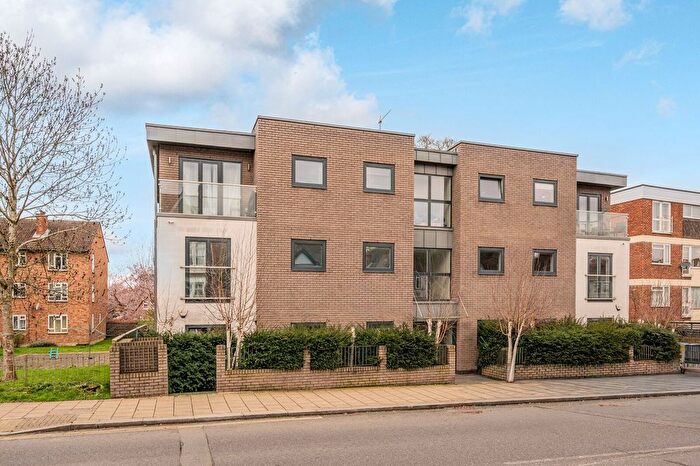 2 Bedroom Flat To Rent In Valley Road, Streatham, London, SW16