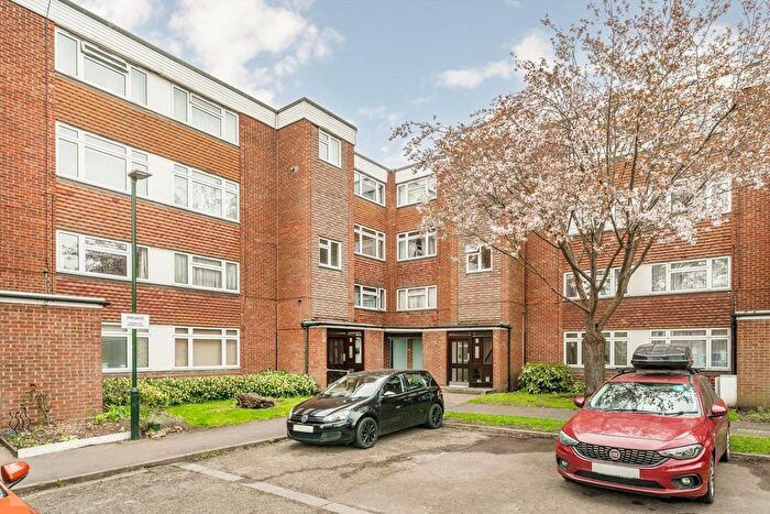 2 Bedroom Maisonette For Sale In Taylor Close, Hampton Hill, TW12