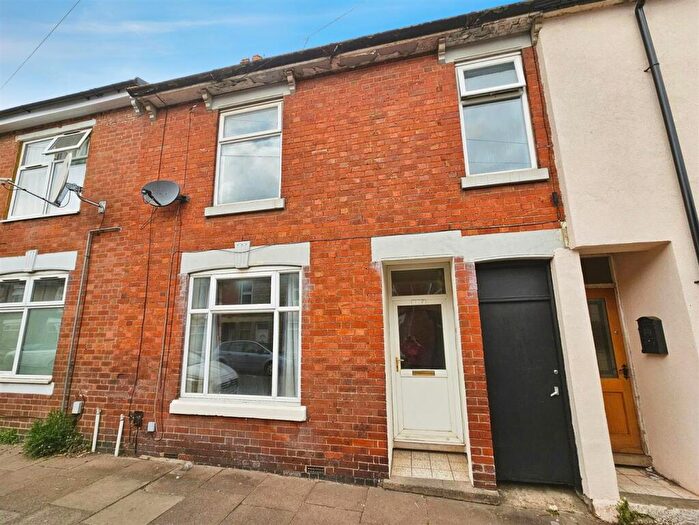 3 Bedroom Terraced House To Rent In Regent Street, Kettering, NN16