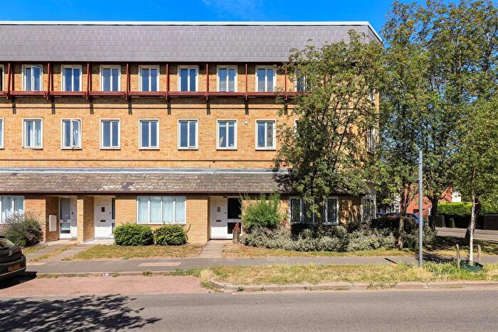 2 Bedroom Flat To Rent In Holyoake Court, Whitehill Road, Cambridge, CB5