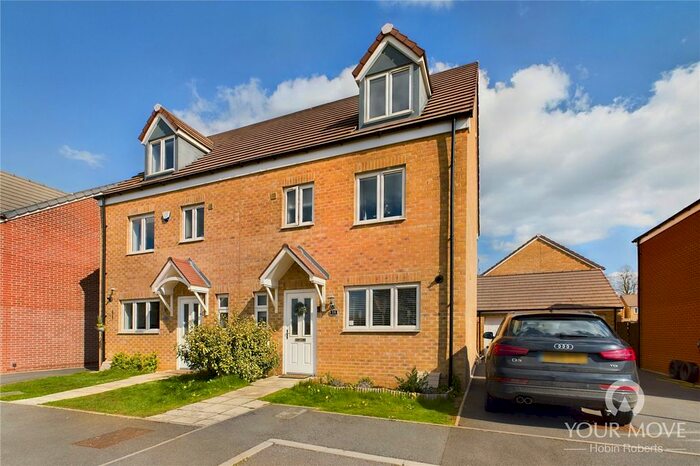 4 Bedroom Semi-Detached House To Rent In Shaw Close, Northampton, NN2