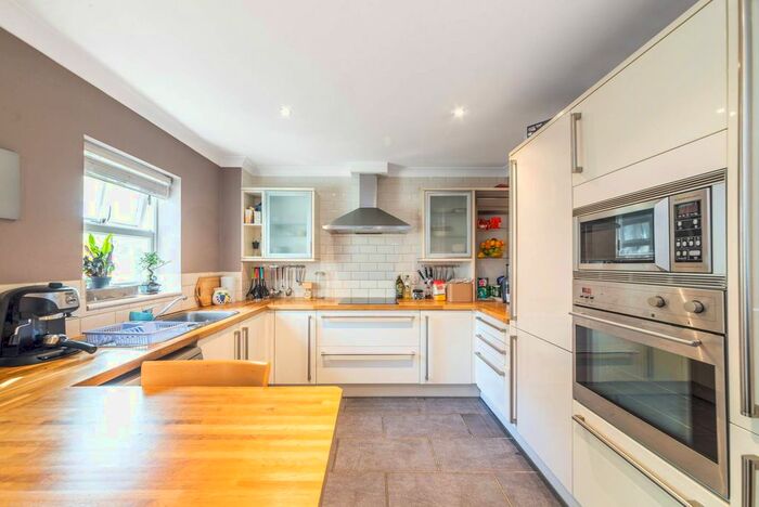 2 Bedroom Flat For Sale In Northpoint Square, Camden, London, NW1