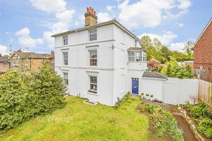 4 Bedroom Semi Detached House For Sale In Loose Road, Maidstone, Kent, ME15