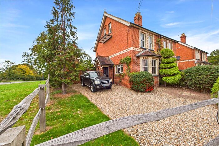 4 Bedroom Semi-Detached House For Sale In Hollow Lane, Shinfield, Reading, Berkshire, RG2