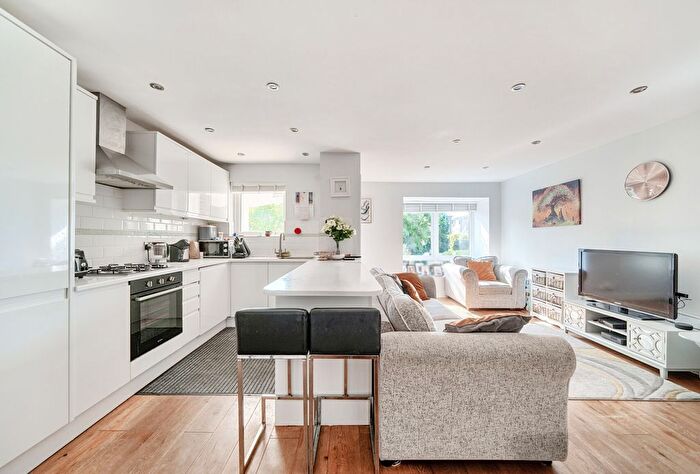 2 Bedroom Bungalow For Sale In Southwood Close, Worcester Park, KT4