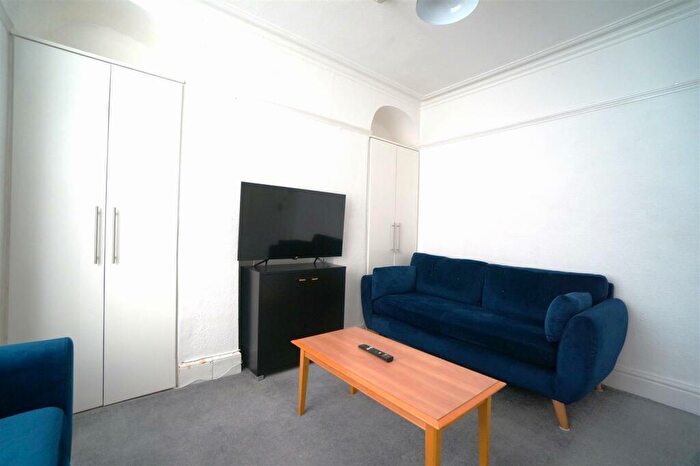 4 Bedroom House To Rent In Caellepa, Bangor, LL57