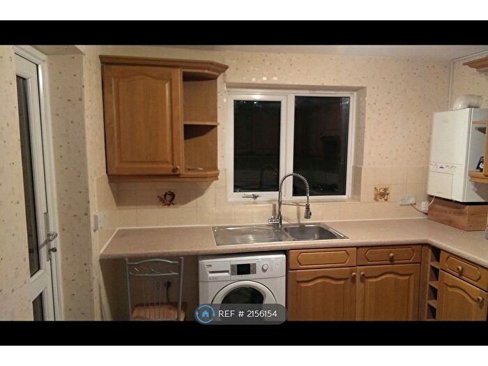 2 Bedroom Maisonette To Rent In Northfield Road, Enfield, EN3